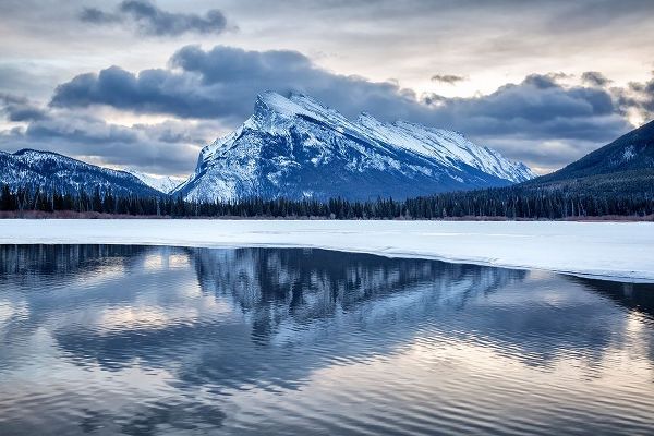 Canada-Alberta-Banff National Park-Mount Rundle and Vermilion Lakes at dawn